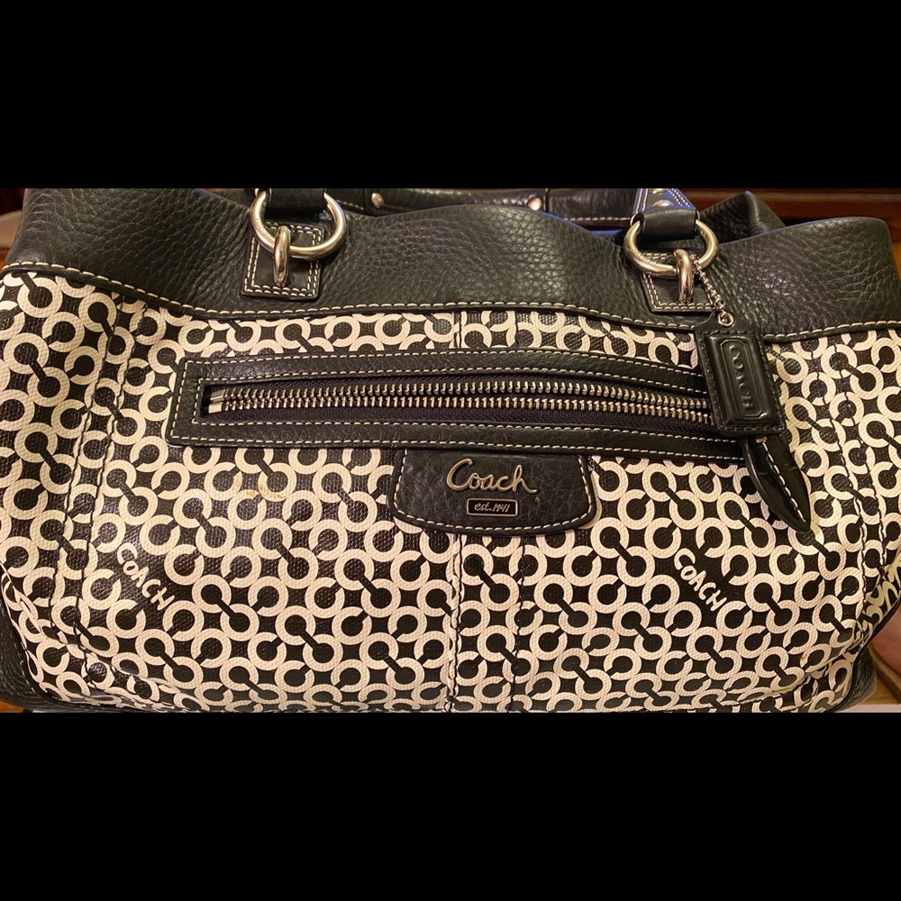 Authentic Vintage Women’s Coach handbag.